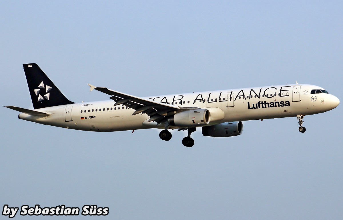 Lufthansa A321 D-AIRW at Dusseldorf. 23.4.15