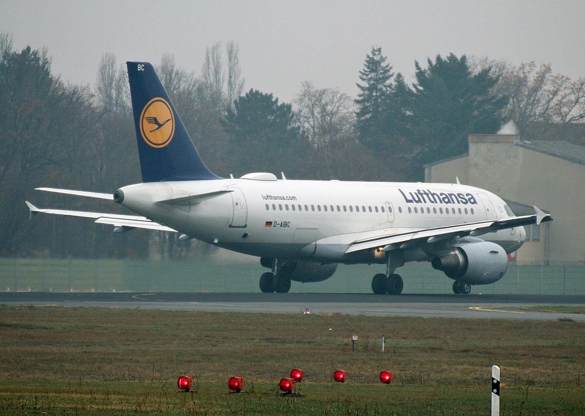 Lufthansa, Airbus A 319-112, D-AIBC  Siegburg , TXL, 24.11.2018
