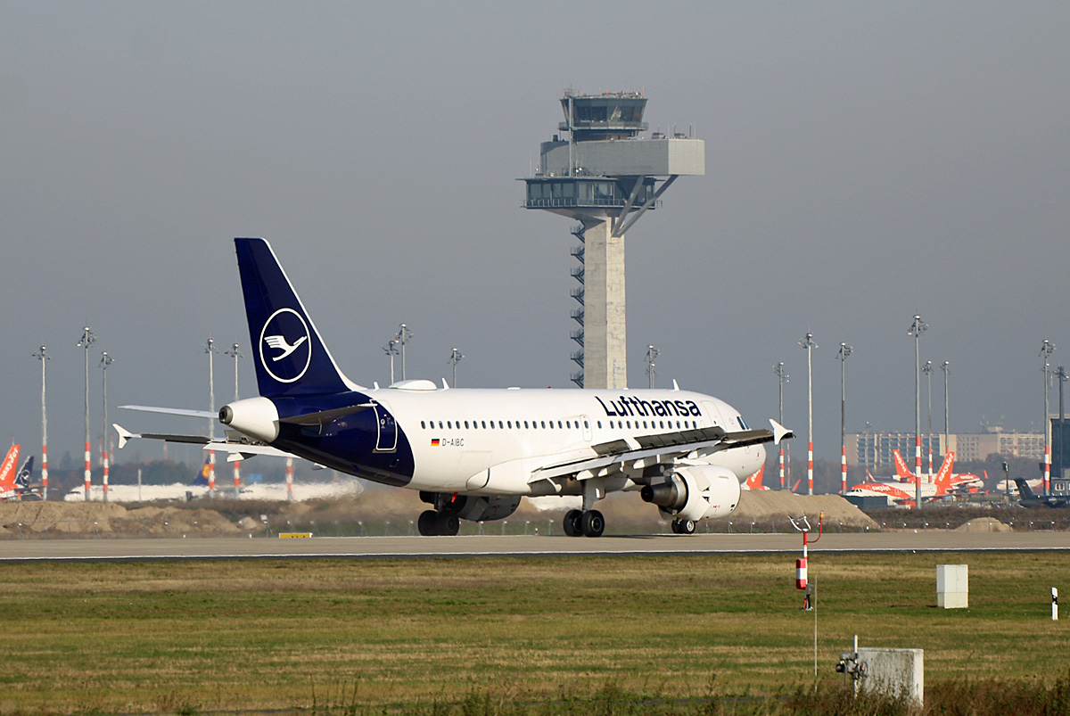Lufthansa, Airbus A 319-112, D-AIBC  Siegburg , BER, 08.11.2020
