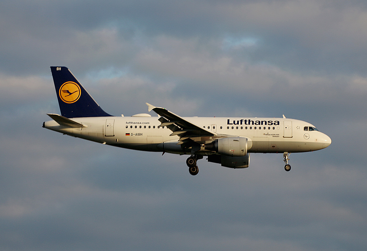 Lufthansa, Airbus A 319-112, D-AIBH  Nerborn , BER, 26.09.2021
