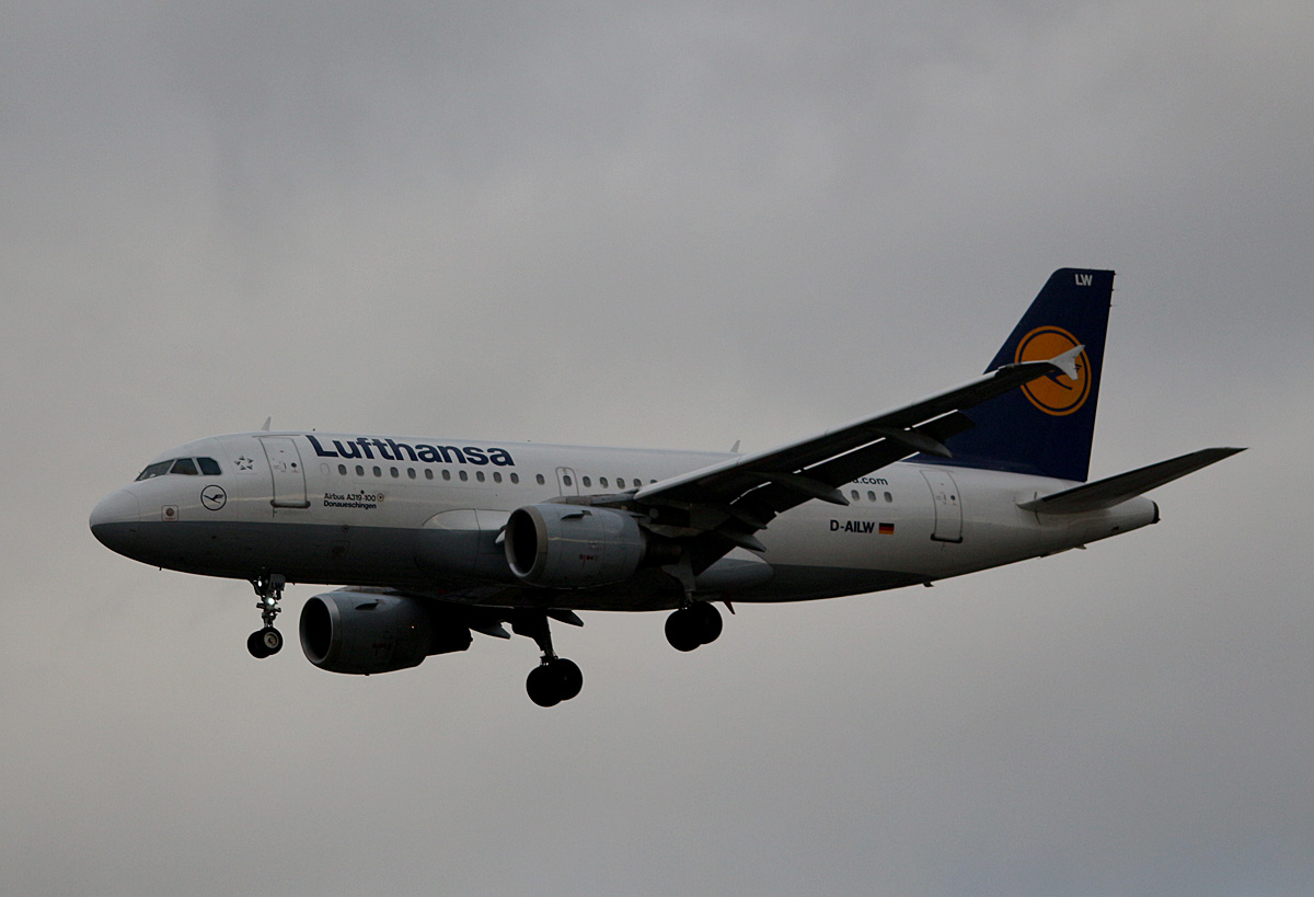 Lufthansa, Airbus A 319-114, D-AILW  Donaueschingen , TXL, 18.11.2016