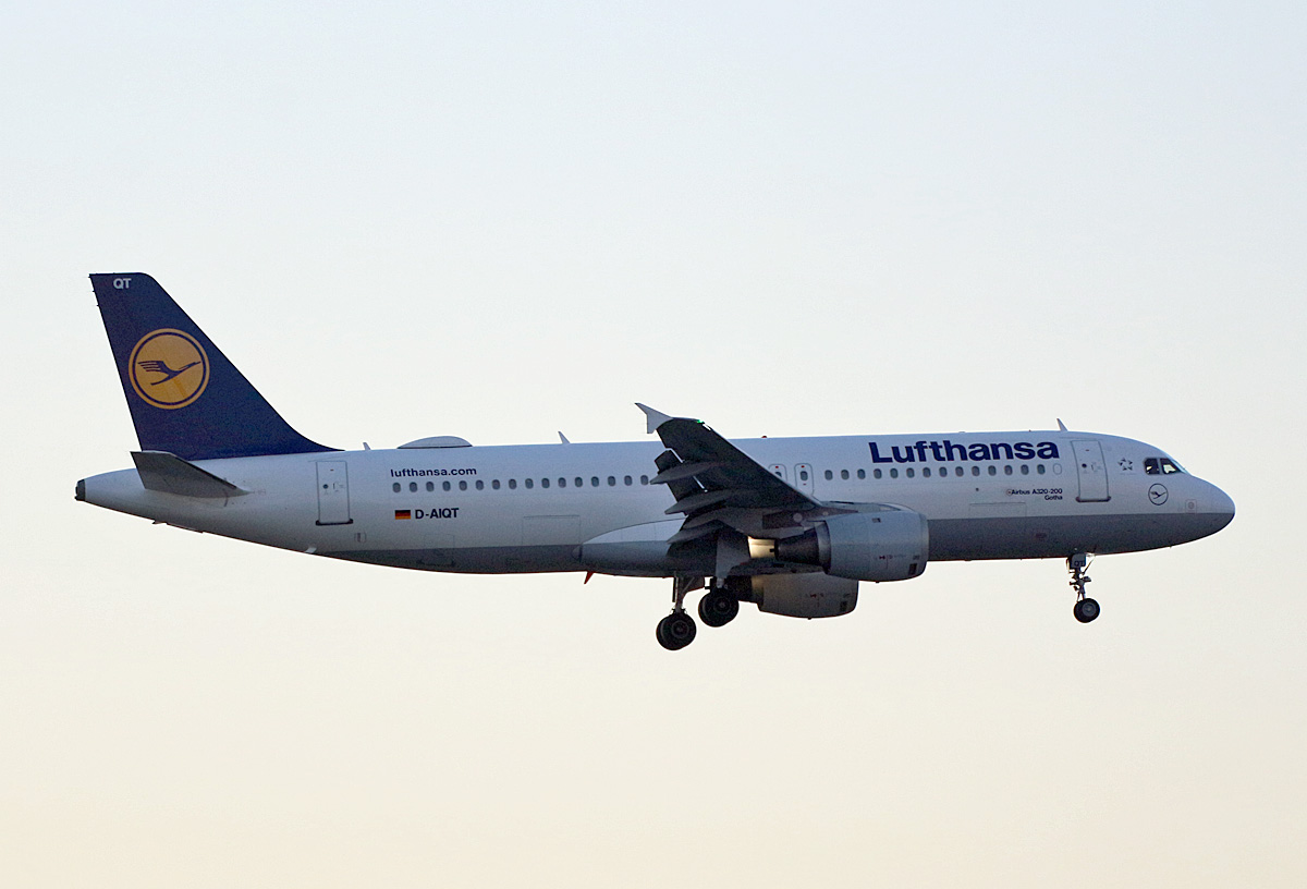 Lufthansa, Airbus A 320-211, D-AIQT  Gotha , TXL, 05.01.2010