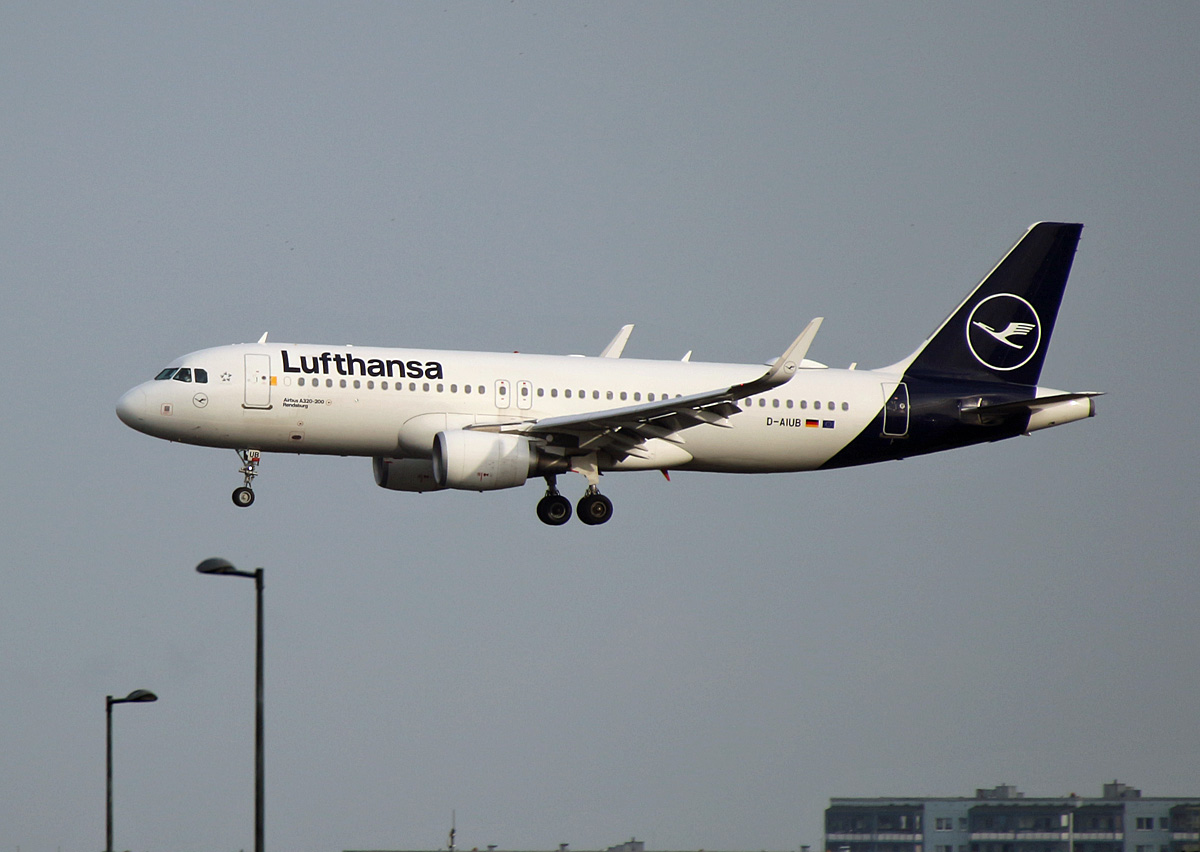 Lufthansa, Airbus A 320-214, D-AIUB  Rendsburg , BER, 30.09.2023