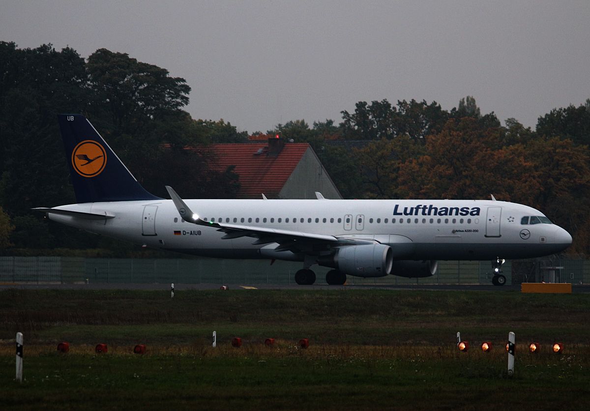 Lufthansa, Airbus A 320-214, D-AIUB, TXL, 23.10.2016
