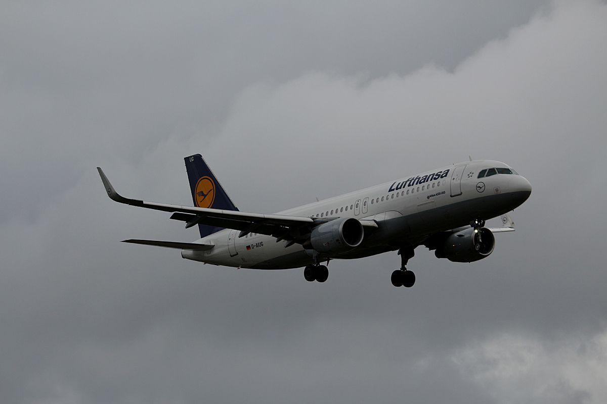 Lufthansa, Airbus A 320-214, D-AIUG, TXL, 15.07.2016