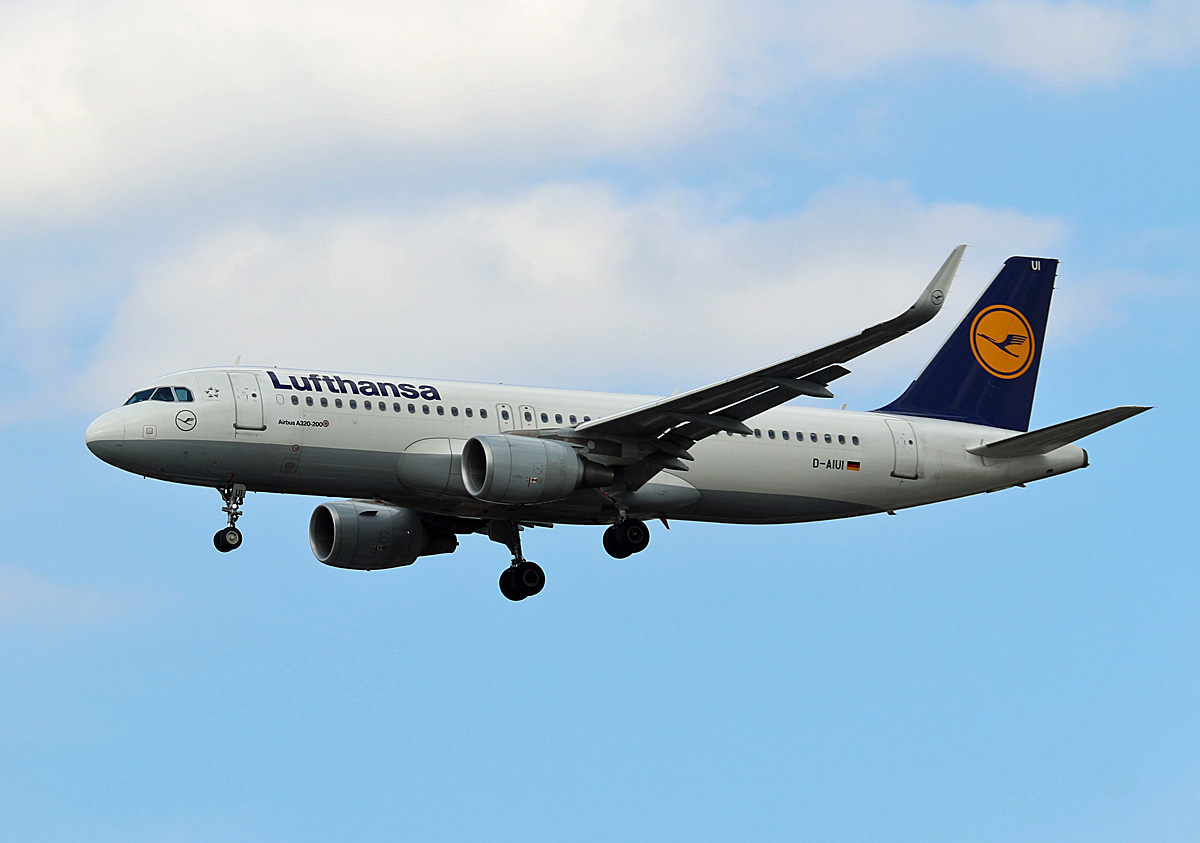 Lufthansa, Airbus A 320-214, D-AIUI, TXL, 18.08.2018