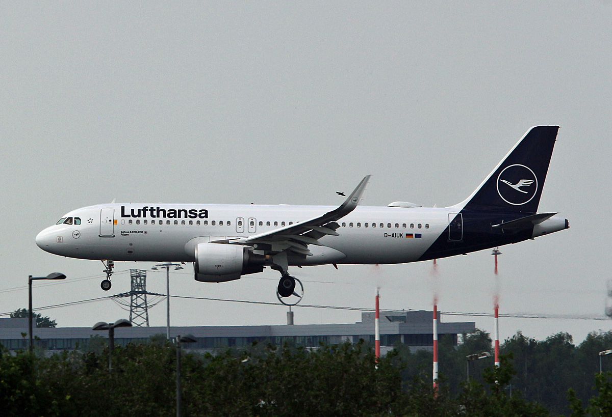 Lufthansa, Airbus A 320-214, D-AIUK  Rgen , BER, 02.05.2025