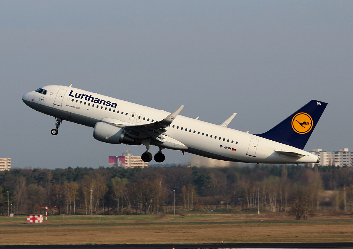 Lufthansa, Airbus A 320-214, D-AIUN, TXL, 09.04.2016