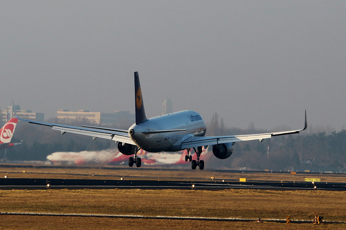 Lufthansa, Airbus A 320-214, D-AIUR, TXL, 29.01.2017