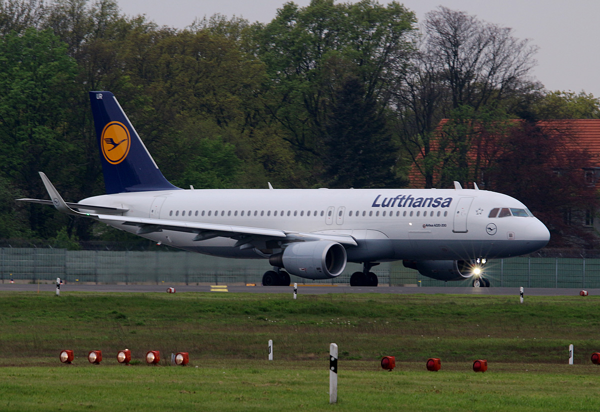 Lufthansa, Airbus A 320-214, D-AIUR, TXL, 07.05.2017