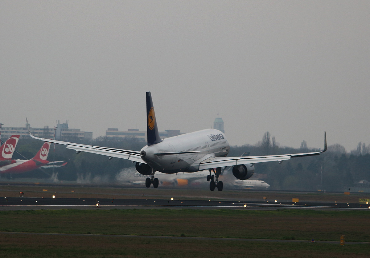 Lufthansa, Airbus A 320-214, D-AIUS, TXL, 02.04.2017