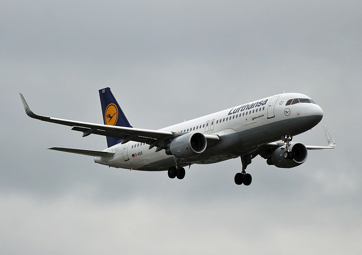 Lufthansa, Airbus A 320-214, D-AIUS, TXL, 11.10.2020