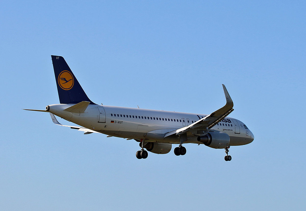 Lufthansa, Airbus A 320-214, D-AIUT, TXL, 06.09.2019
