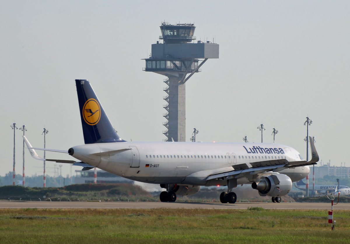 Lufthansa, Airbus A 320-214, D-AIUT, BER, 05.06.2021
