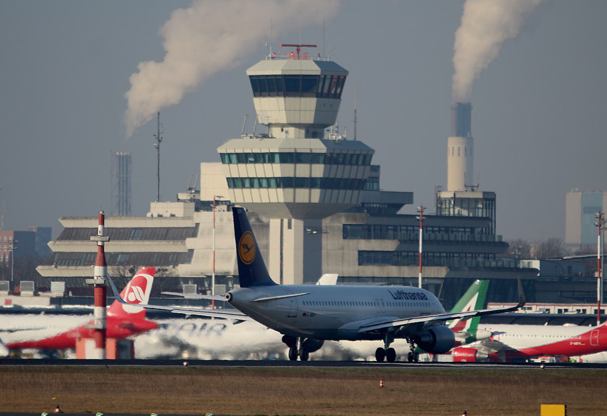 Lufthansa, Airbus A 320-214, D-AIUV, TXL, 26.03.2017