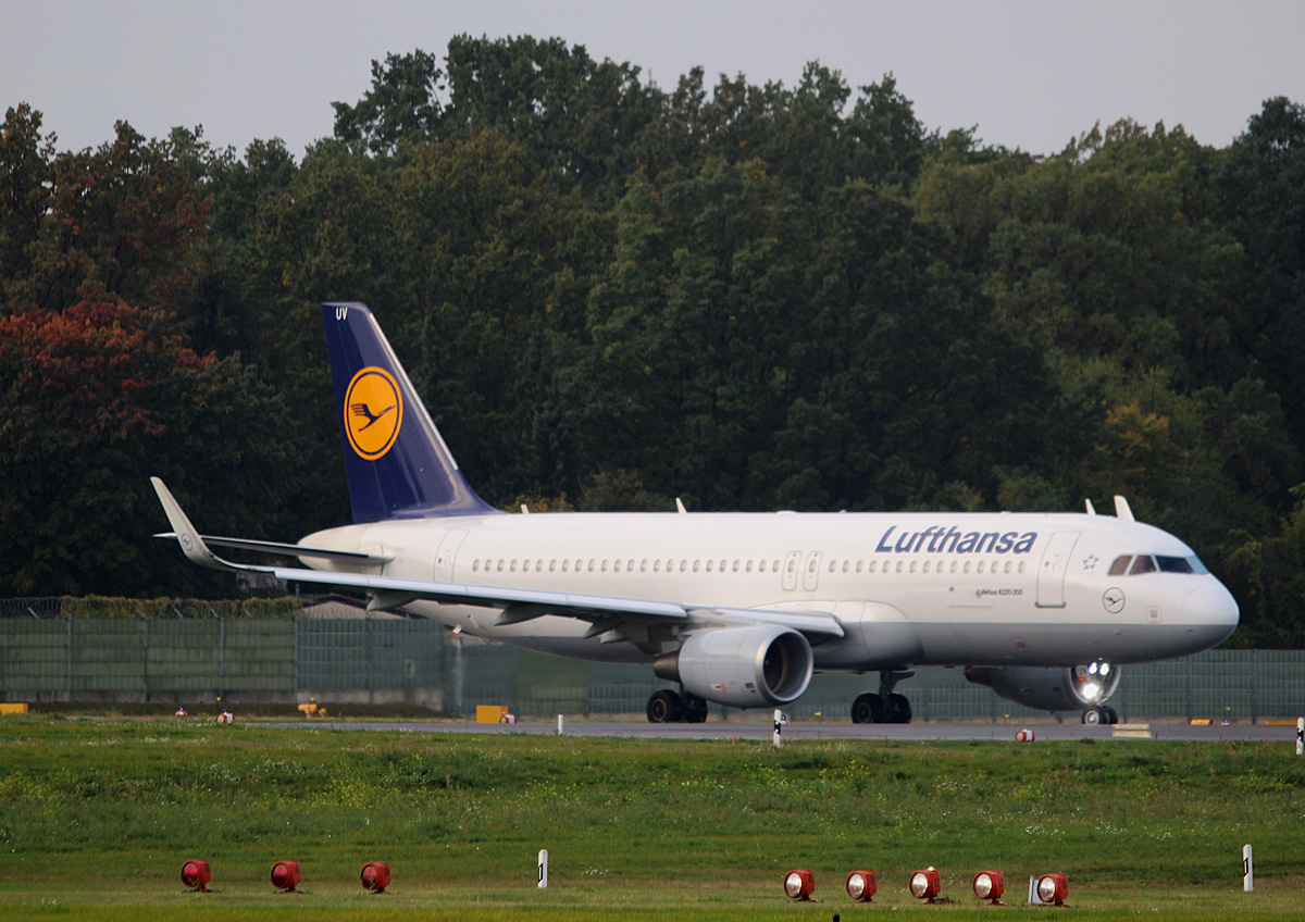 Lufthansa, Airbus A 320-214, D-AIUV, TXL, 03.10.2017