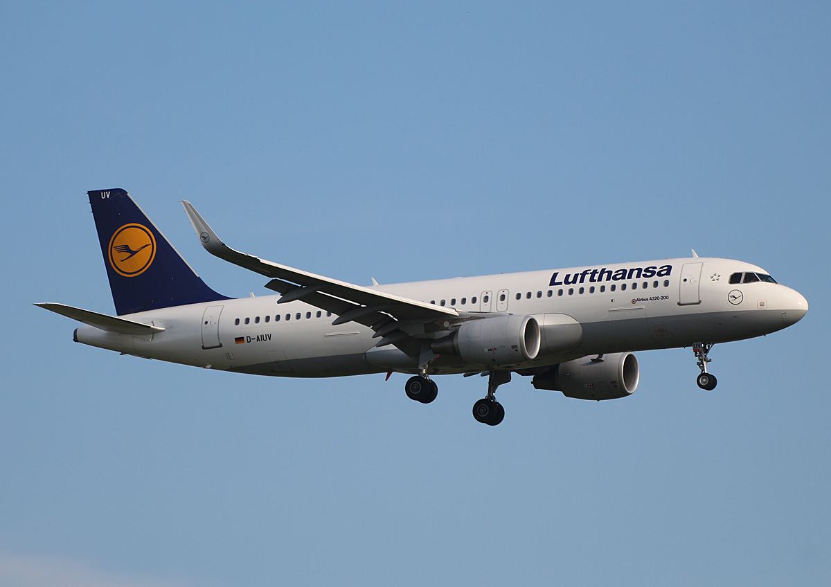 Lufthansa Airbus A 320-214, D-AIUV, BER, 11.07.2021