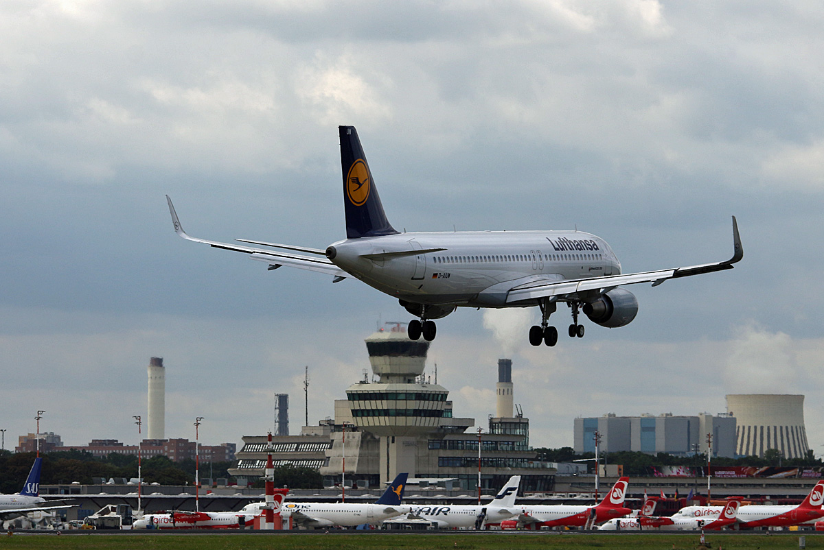 Lufthansa, Airbus A 320-214, D-AIUW, TXL, 12.09.2017