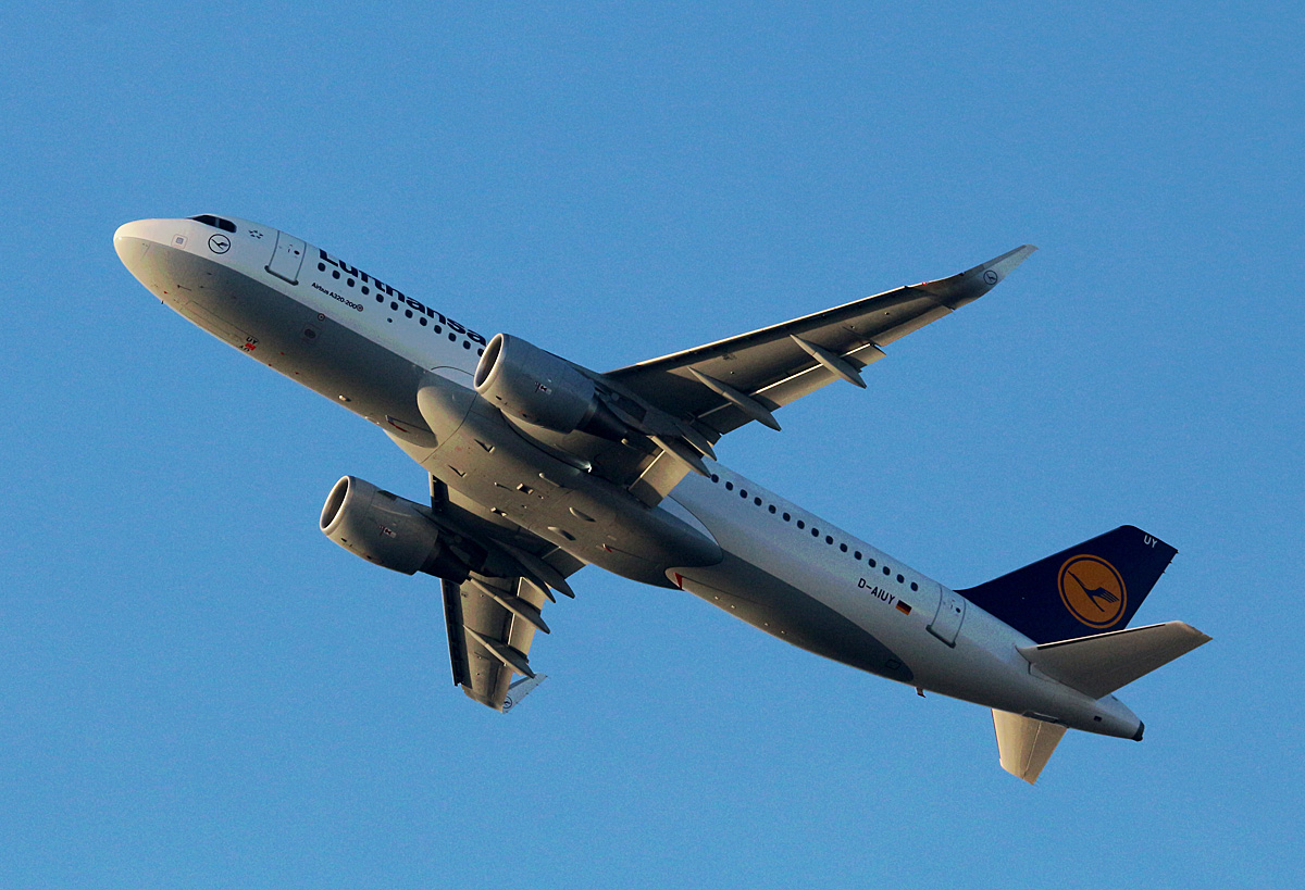Lufthansa, Airbus A 320-214, D-AIUY, TXL, 26.03.2017