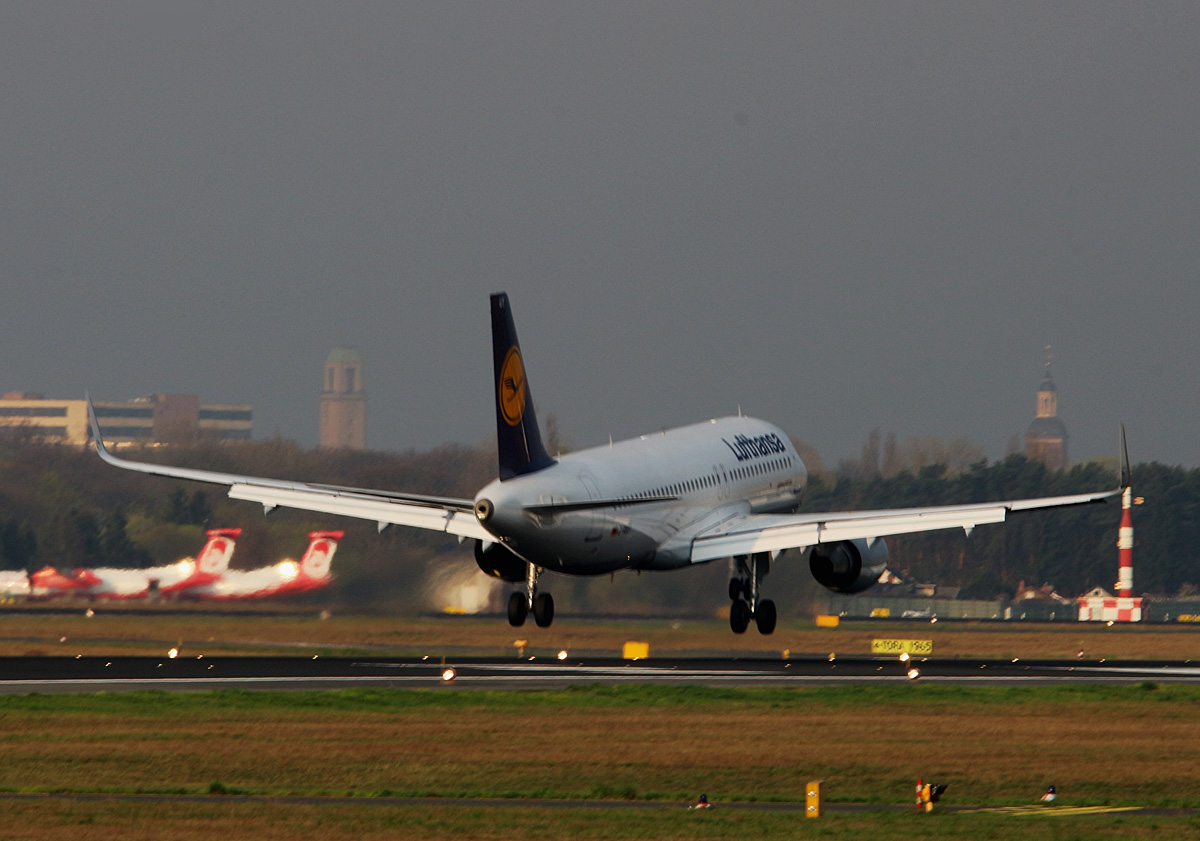 Lufthansa, Airbus A 320-214, D-AIUY, TXL, 02.04.2017