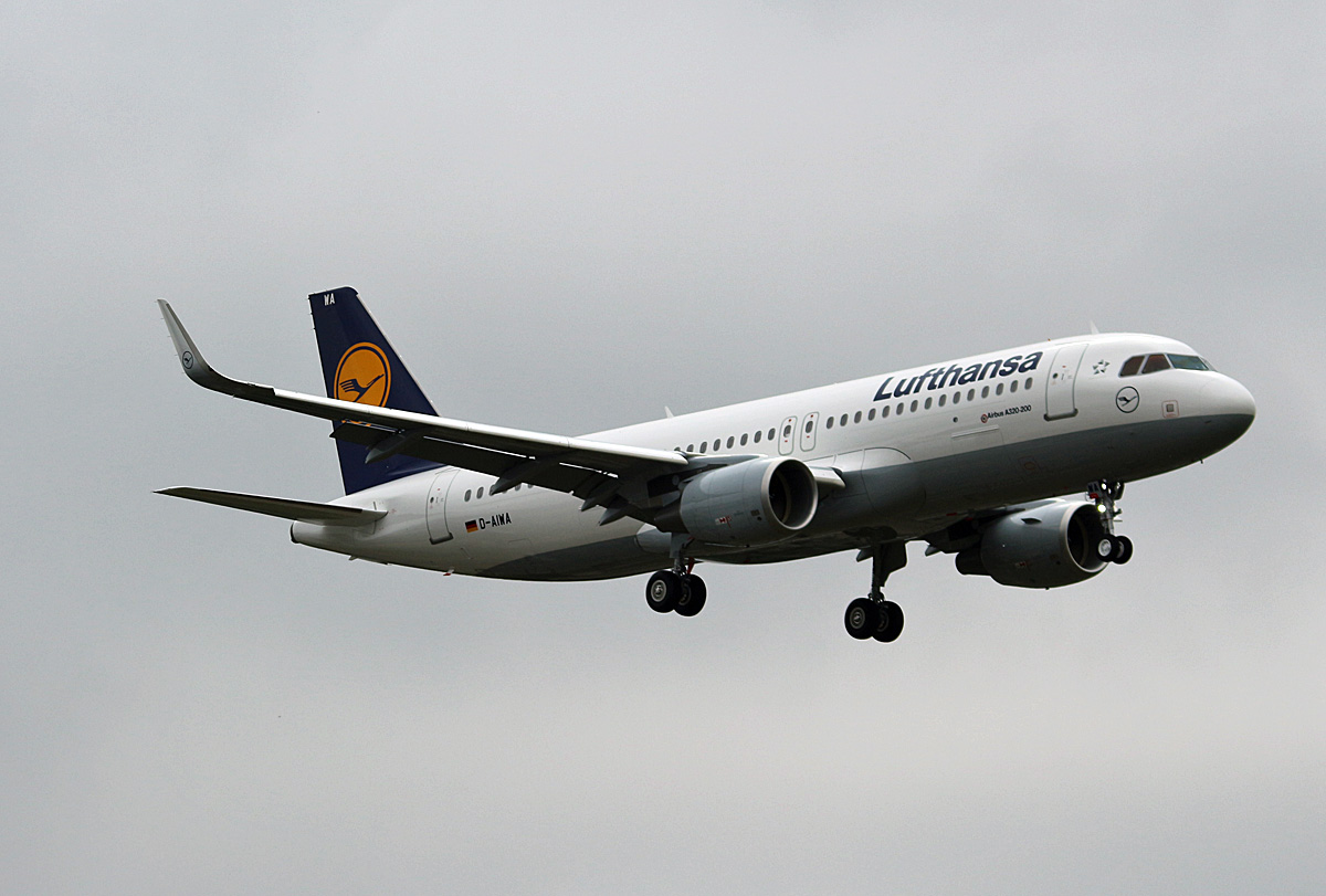 Lufthansa, Airbus A 320-214, D-AIWA, TXL, 26.05.2017