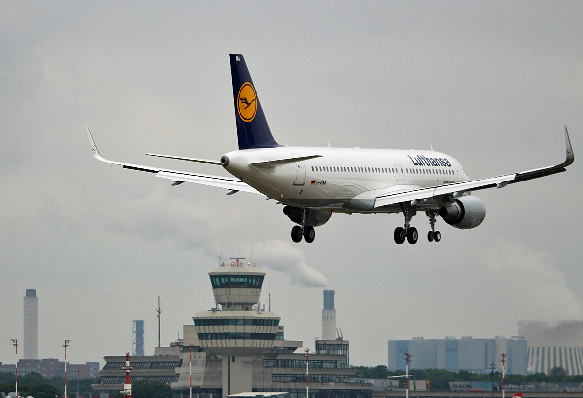 Lufthansa, Airbus A 320-214, D-AIWA, TXL, 26.06.2017