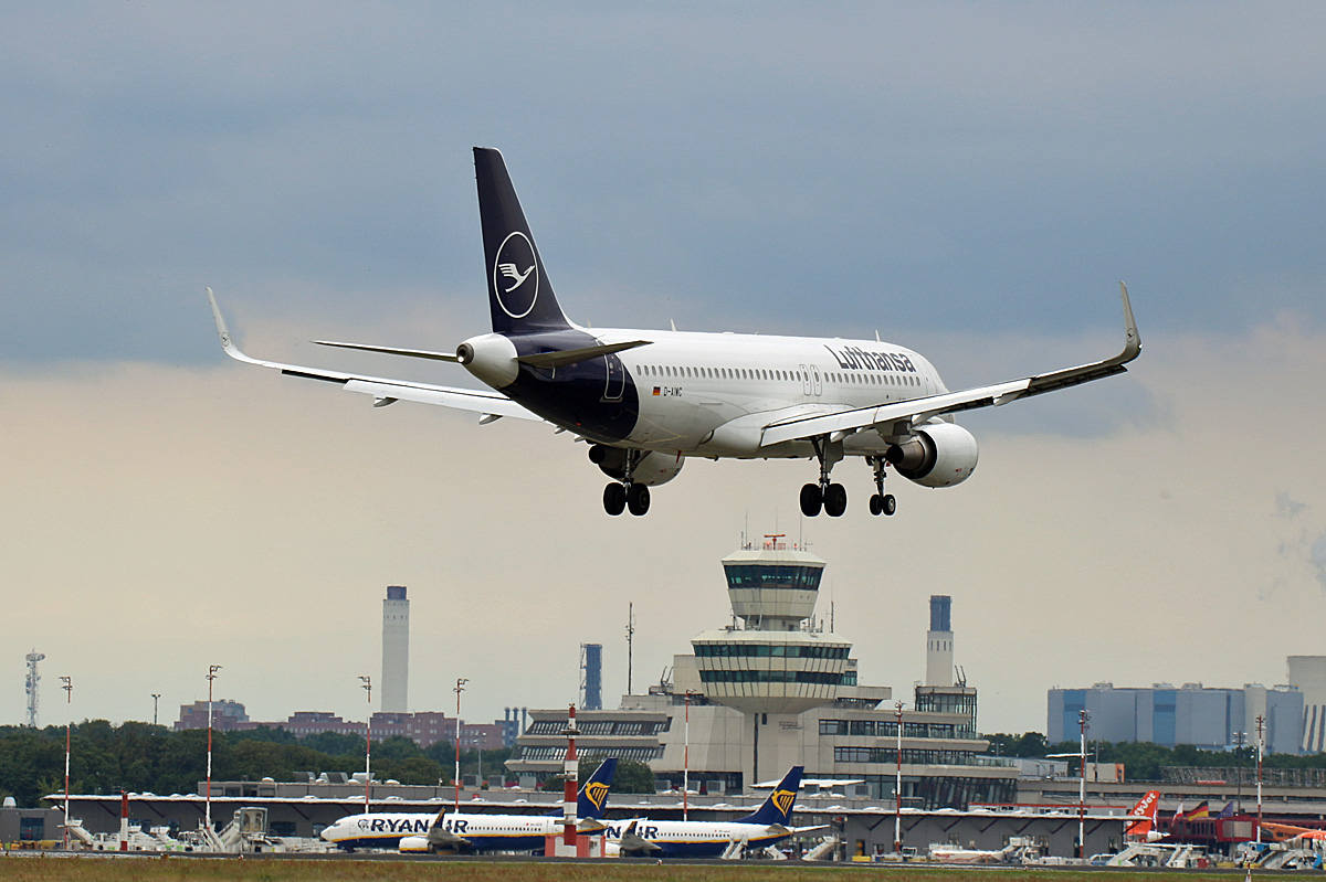 Lufthansa, Airbus A 320-214, D-AIWC  Memmingen , TXL, 17.07.2020