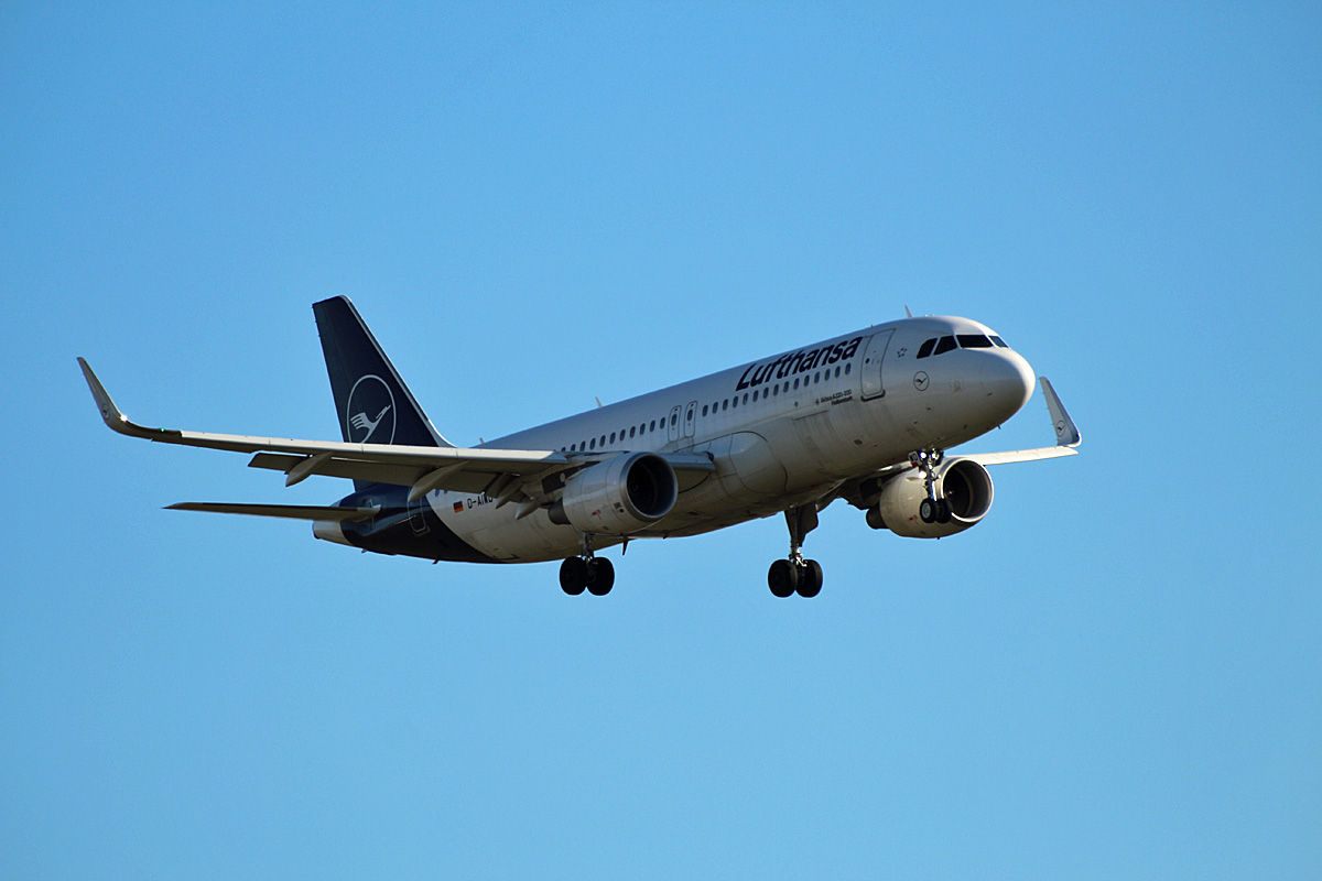 Lufthansa, Airbus A 320-214, D-AIWD  Halberstadt , BER, 12.02.2022