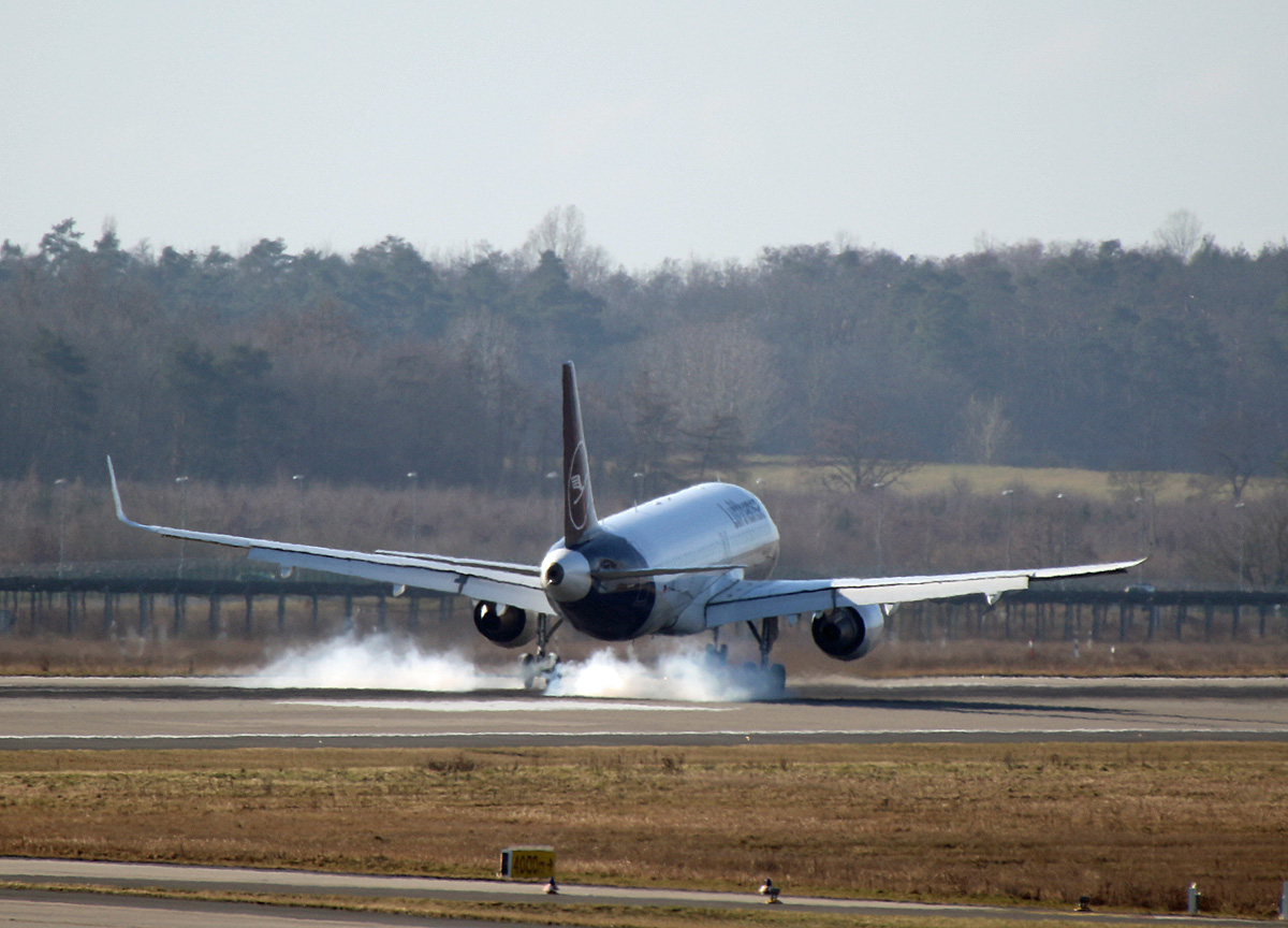 Lufthansa, Airbus A 320-214, D-AIWD  Halberstadt , BER, 12.02.2022