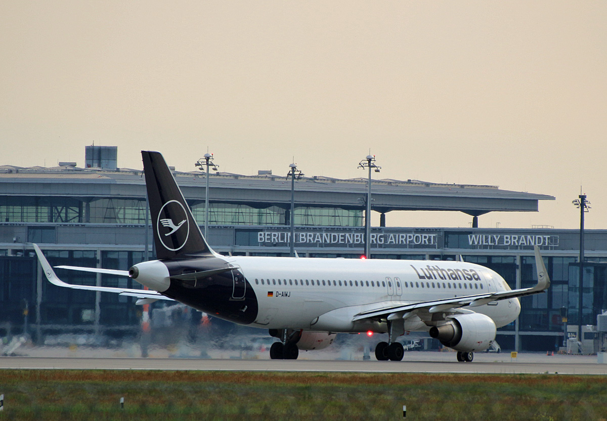Lufthansa, Airbus A 320-214, D-AIWJ  Stralsund , BER, 04.06.2022