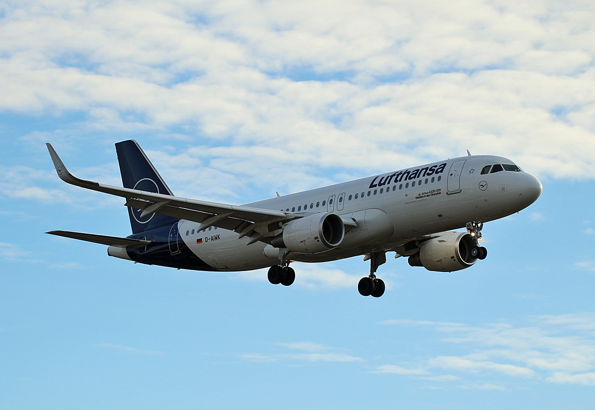 Lufthansa, Airbus A 320-214 D-AIWK  Weiden in der Oberpfalz , TXL, 29.12.2019