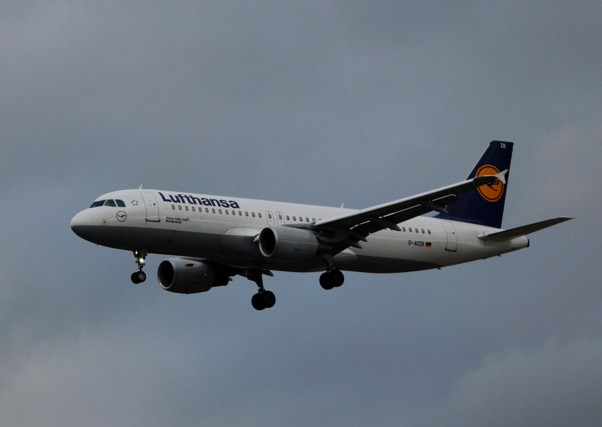 Lufthansa, Airbus A 320-214, D-AIZB  Norderstedt , TXL, 18.11.2016