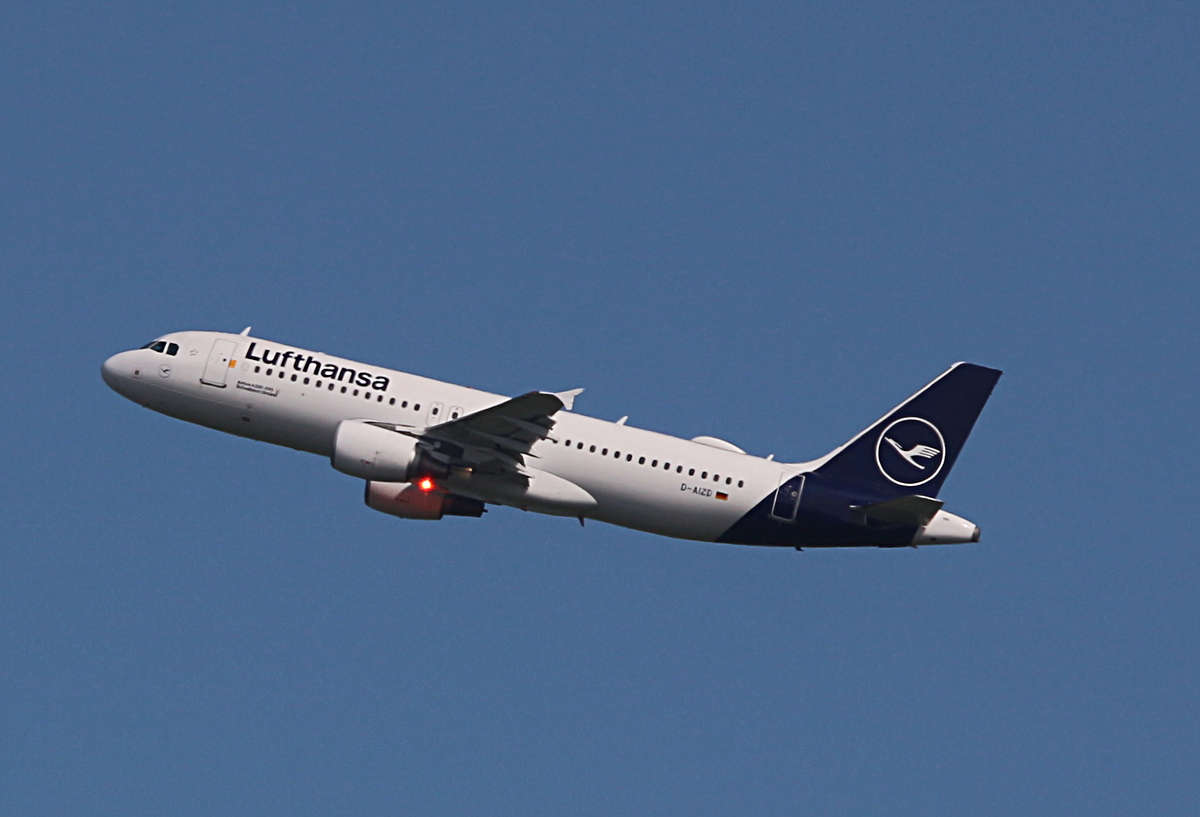 Lufthansa, Airbus A 320-214, D-AIZD  Schw�bisch Gm�nd , BER, 15.05.2026