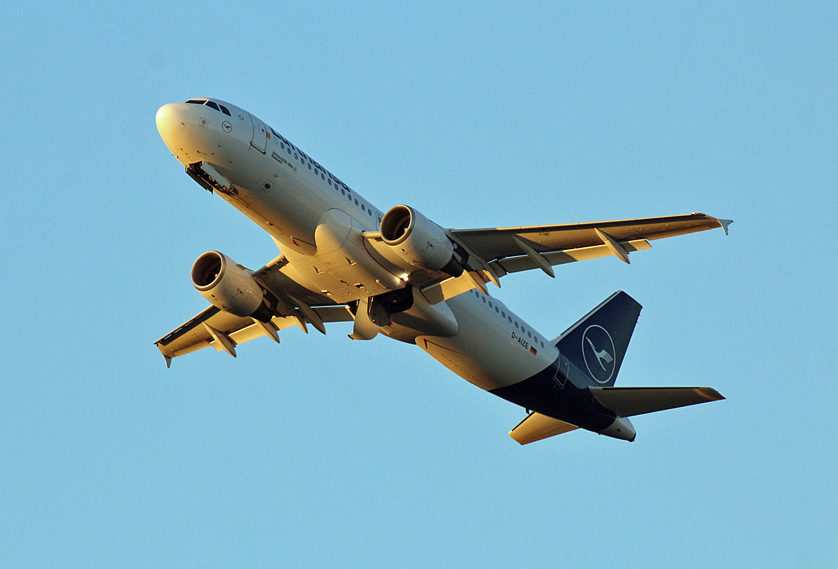 Lufthansa, Airbus A 320-214, D-AIZE  Eisenach , TXL, 06.10.2019