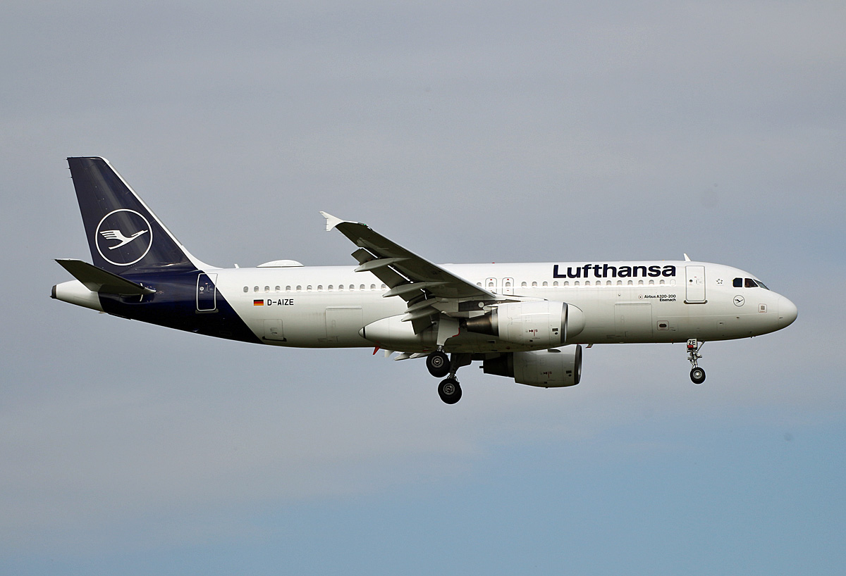 Lufthansa, Airbus A 320-214, D-AIZE  Eisenach , BER, 26.09.2021