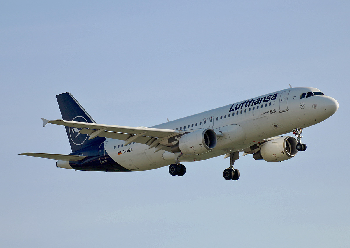 Lufthansa, Airbus A 320-214, D-AIZE  Eisenach , BER, 31.10.2021