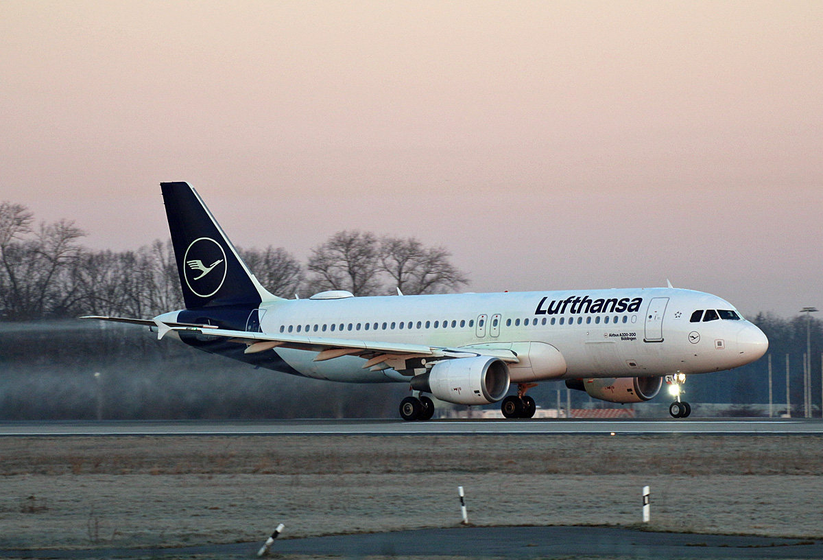 Lufthansa, Airbus A 320-214, D-AIZI  Böblingen , BER; 08.03.2022
