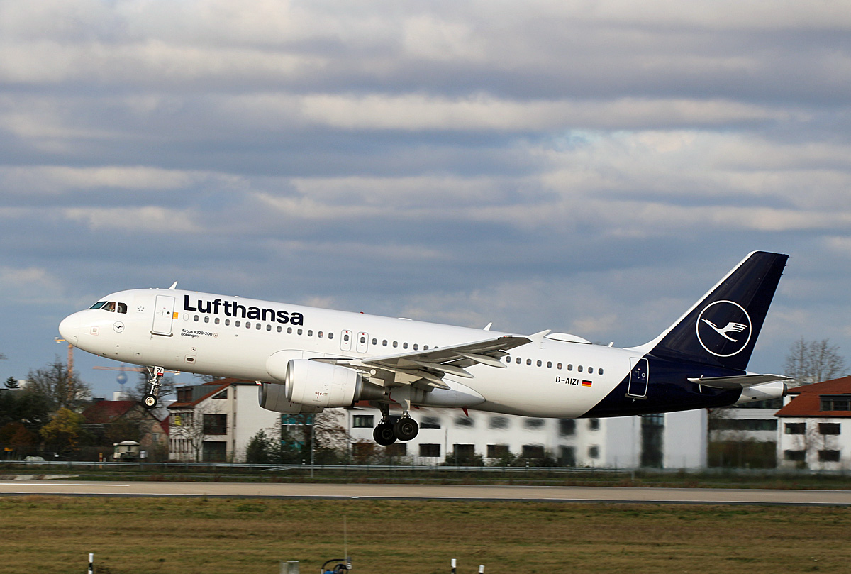 Lufthansa, Airbus A 320-214, D-AIZI  Bblingen , BER, 26.11.2023