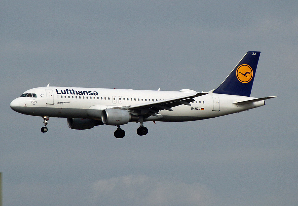 Lufthansa, Airbus A 320-214, D-AIZJ  Herford , BER, 13.02.2024