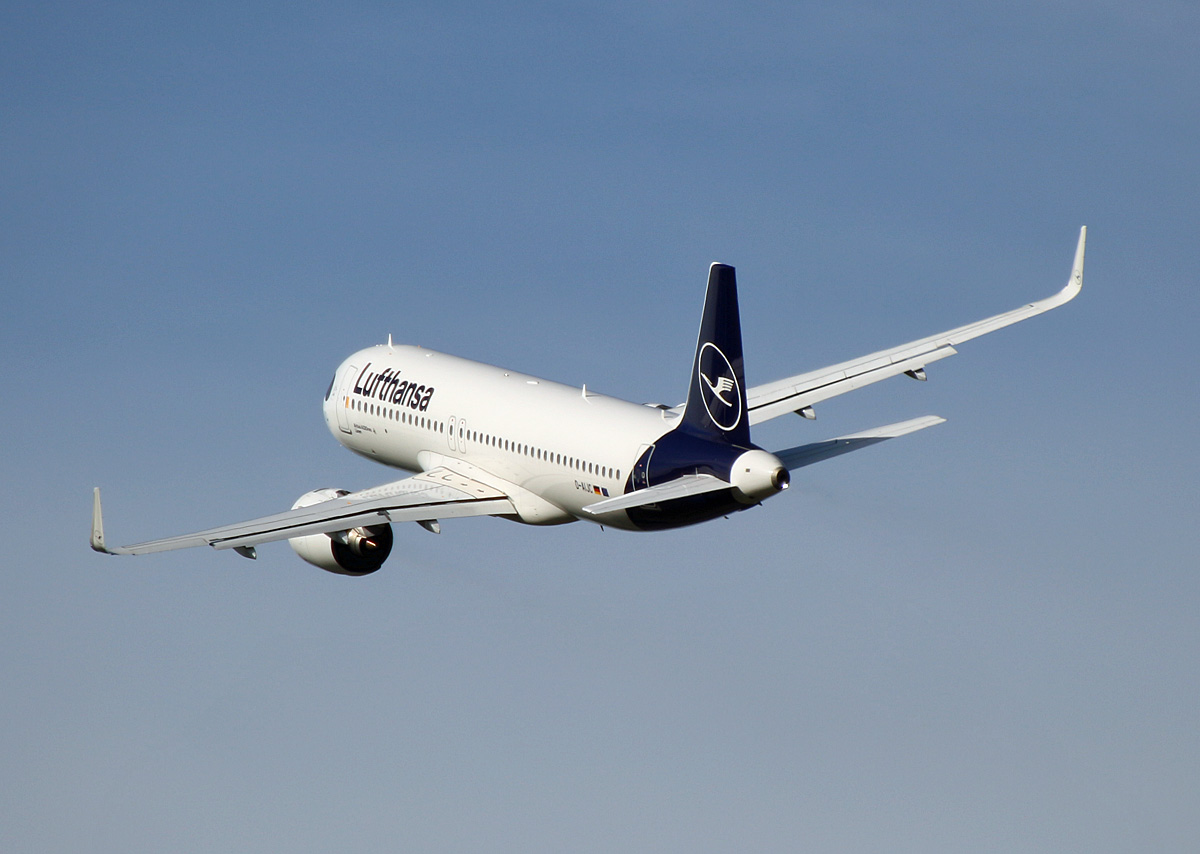 Lufthansa, Airbus A 320-271N, D-AIJC  Lünen , BER, 02.10.2021