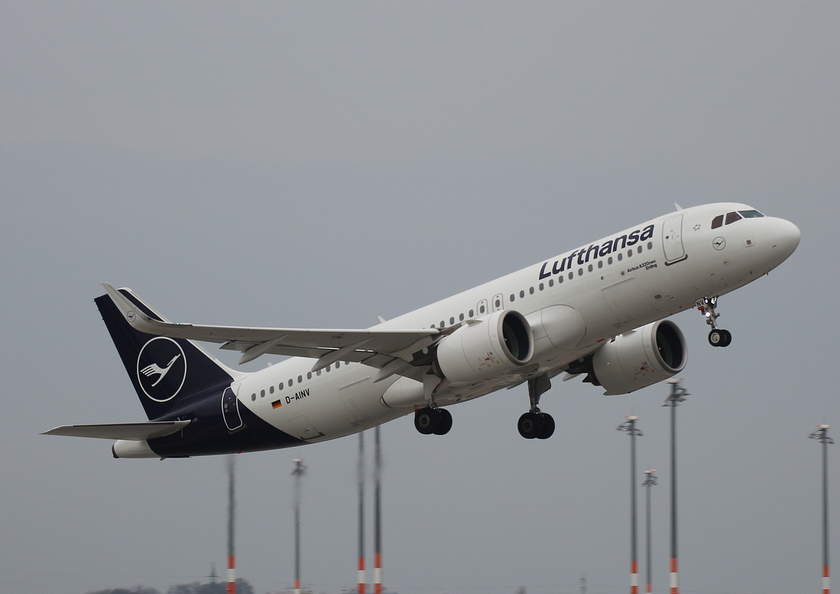 Lufthansa, Airbus A 320-271N, D-AINV  Erding , BER, 12.04.2026