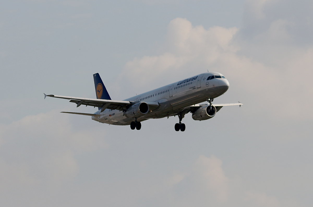 Lufthansa, Airbus A 321-131, D-AIRD  Lneburg , TXL, 23.09.2016