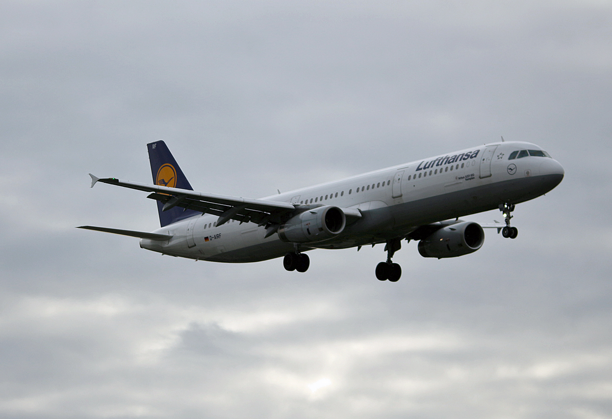 Lufthansa, Airbus A 321-131, D-AIRF  Kempten , TXL, 12.09.2017