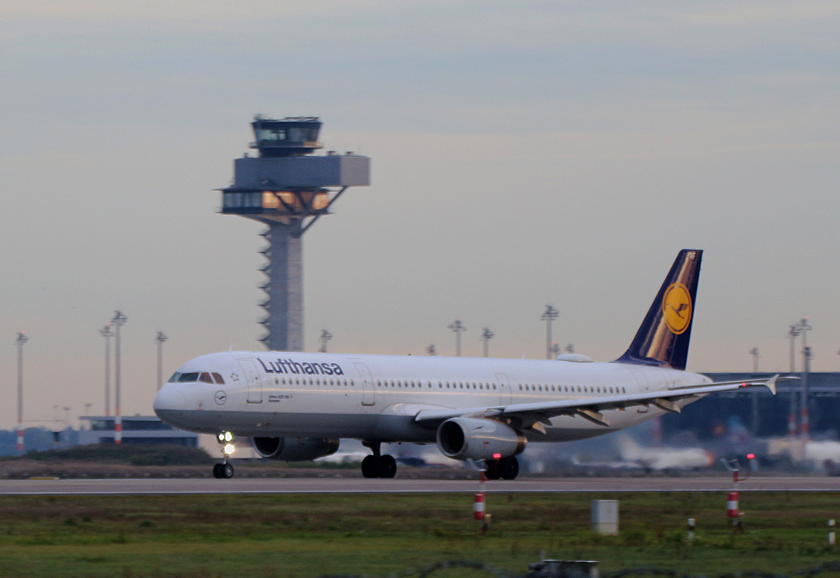 Lufthansa, Airbus A 321-131, D-AIRF  Kempten , BER, 02.10.2021