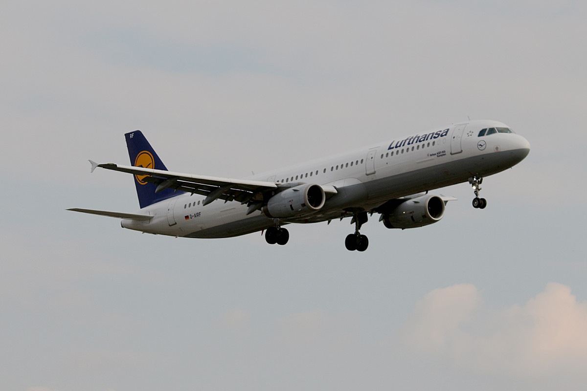 Lufthansa, Airbus A 321-131, D-AIRF  Kempten , TXL, 23.09.2016