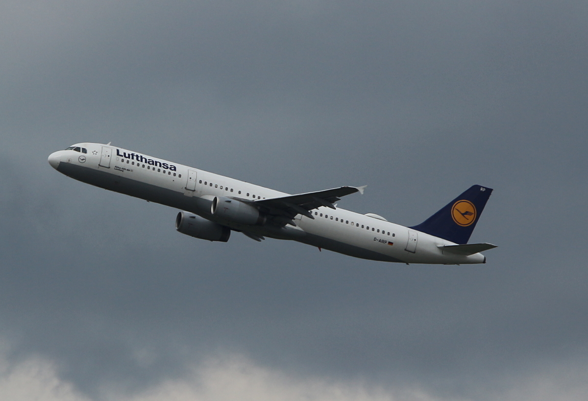 Lufthansa, Airbus A 321-131, D-AIRP  L�neburg , BER, 15.05.2026