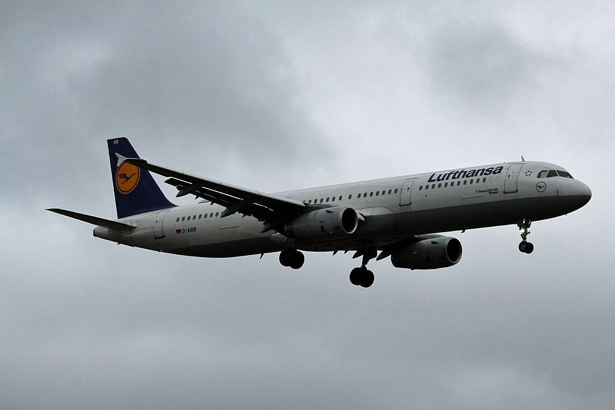 Lufthansa, Airbus A 321-131, D-AIRR  Wismar , TXL, 19.11.2017