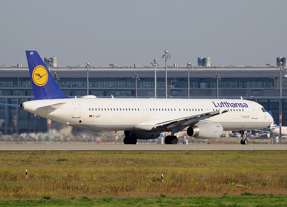 Lufthansa, Airbus A 321-131, D-AIRT  Regensburg , BER, 09.10.2021