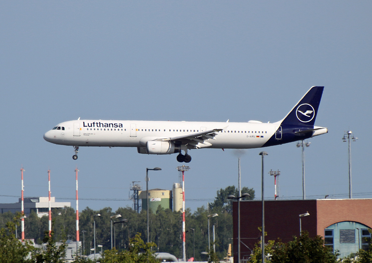 Lufthansa, Airbus A 321-131, D-AIRU  Würzburg , BER, 13.08.2023