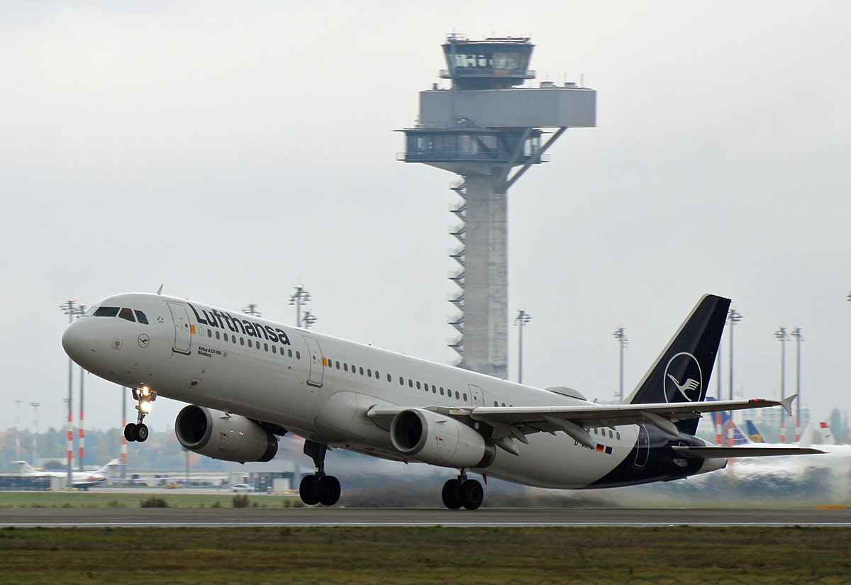 Lufthansa, Airbus A 321-131, D-AIRU  Wrzburg , BER, 28.10.2023